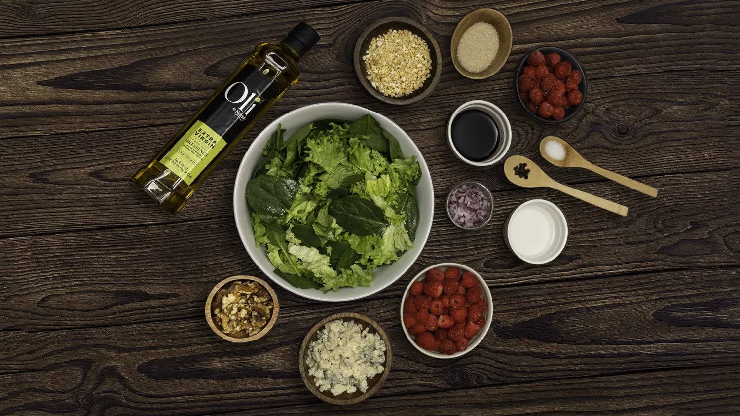 Green salad with raspberry walnut and vinaigrette | Nutrioli®