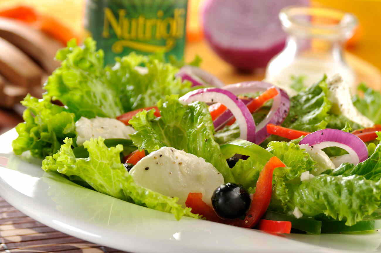 https://www.nutrioli.com/wp-content/uploads/2016/06/Ensalada-griega-2.jpg